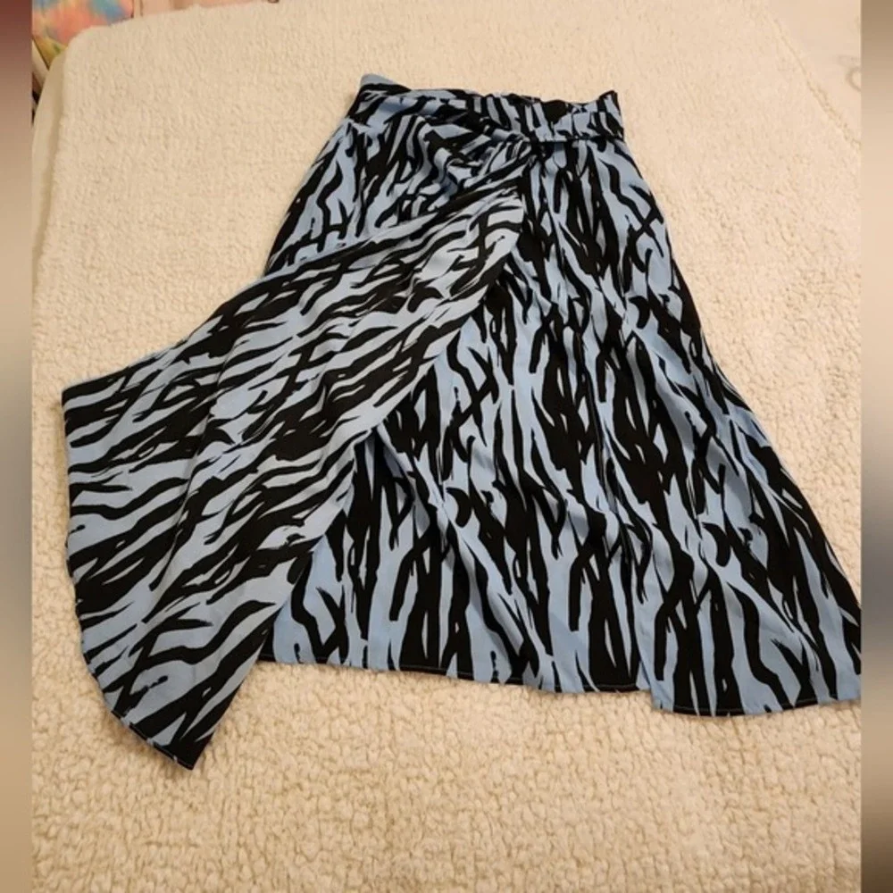 Topshop blue and black zebra print midi‎ wrap skirt size 12